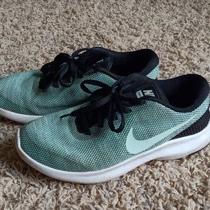 size 6.5 Nike Flex Experience RN 7 Women's Running Shoe